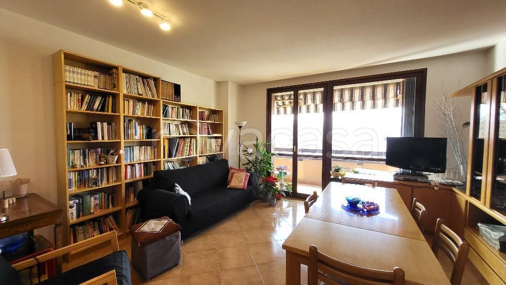 appartamento in affitto a Laveno-Mombello in zona Laveno