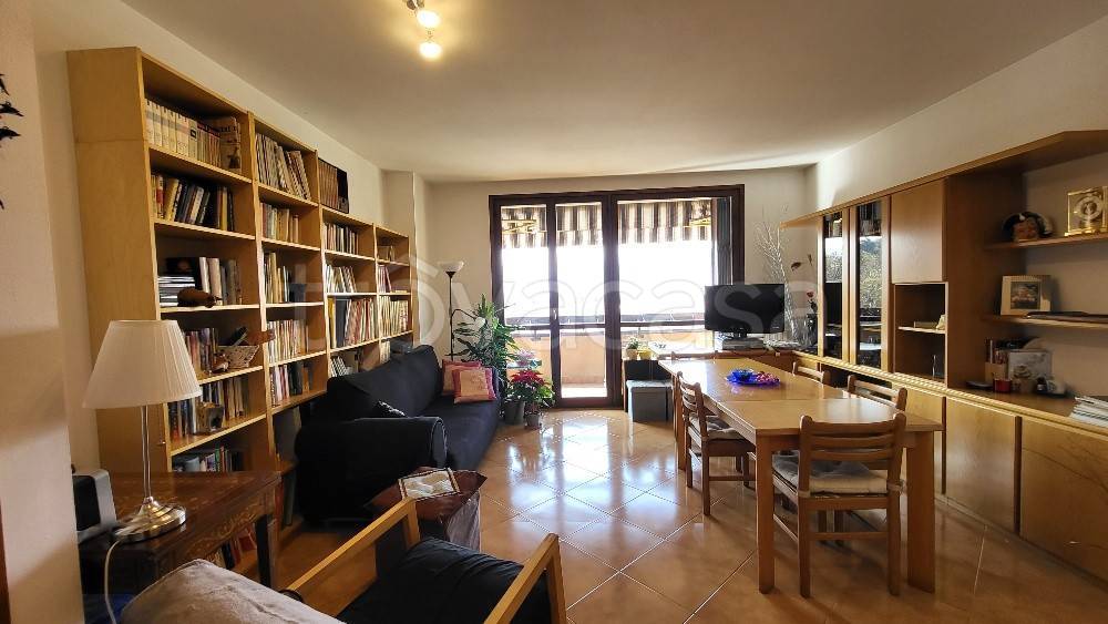 appartamento in affitto a Laveno-Mombello in zona Laveno