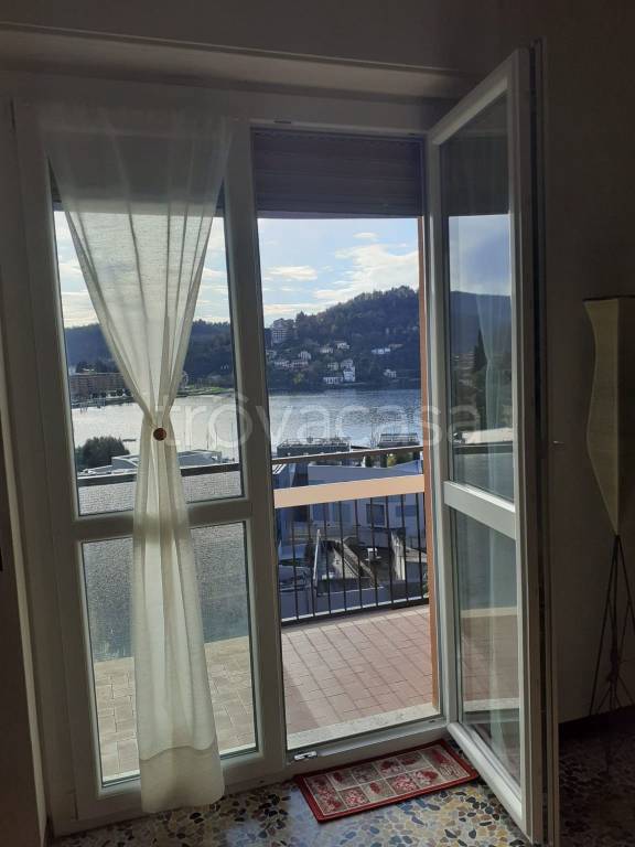 appartamento in affitto a Laveno-Mombello in zona Laveno