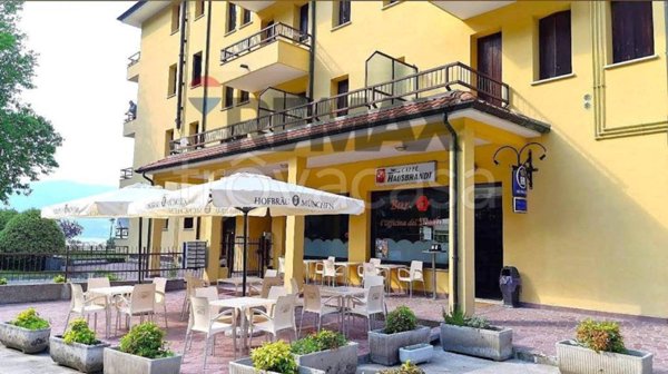 negozio in affitto a Laveno-Mombello in zona Laveno