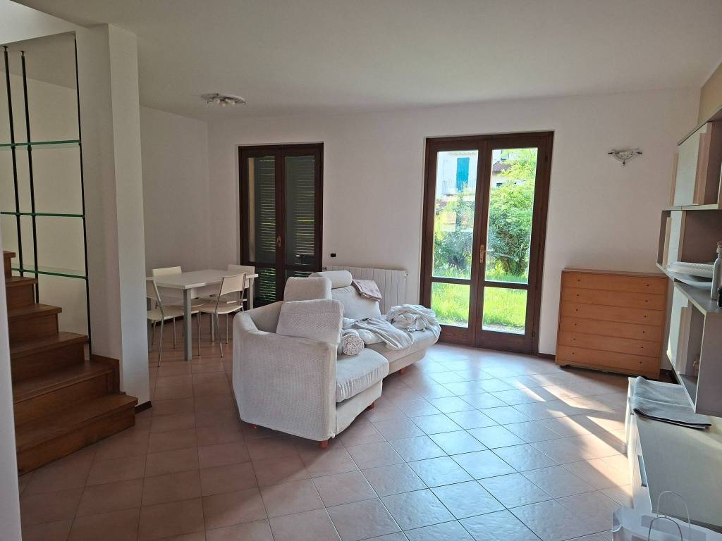 appartamento in affitto a Laveno-Mombello in zona Laveno