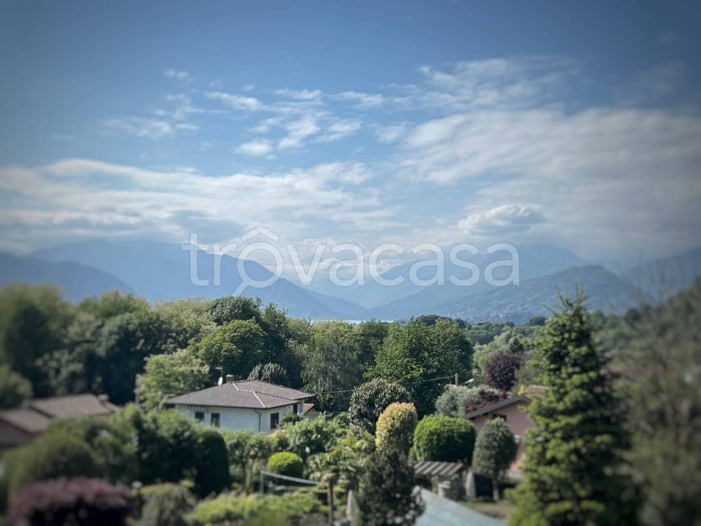 casa indipendente in affitto a Laveno-Mombello in zona Laveno