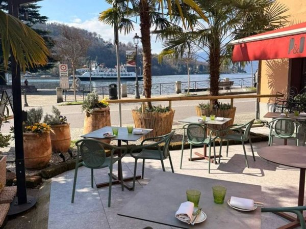 negozio in affitto a Laveno-Mombello in zona Laveno