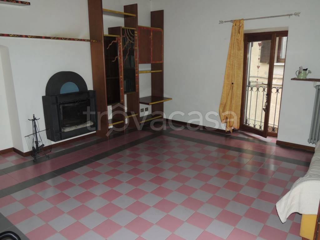 appartamento in affitto a Laveno-Mombello in zona Cerro