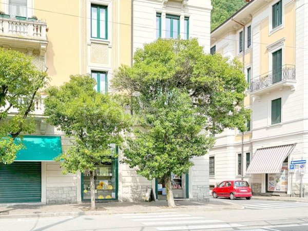 negozio in affitto a Laveno-Mombello in zona Laveno