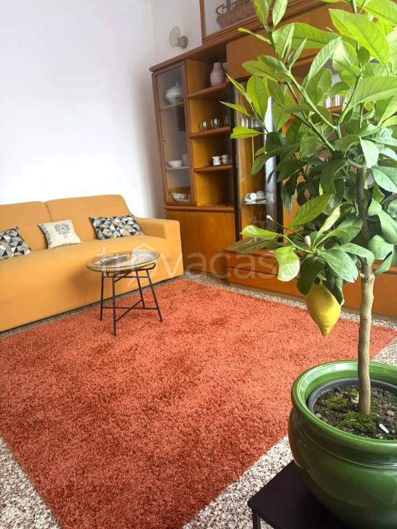 appartamento in affitto a Laveno-Mombello in zona Laveno