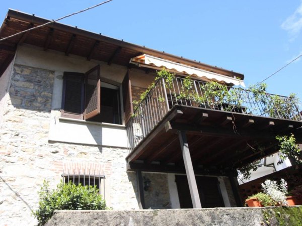casa indipendente in affitto a Leggiuno in zona Arolo
