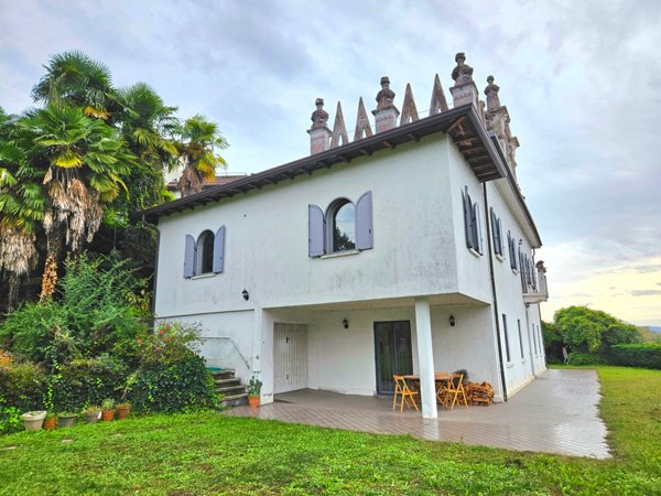 casa indipendente in affitto a Leggiuno