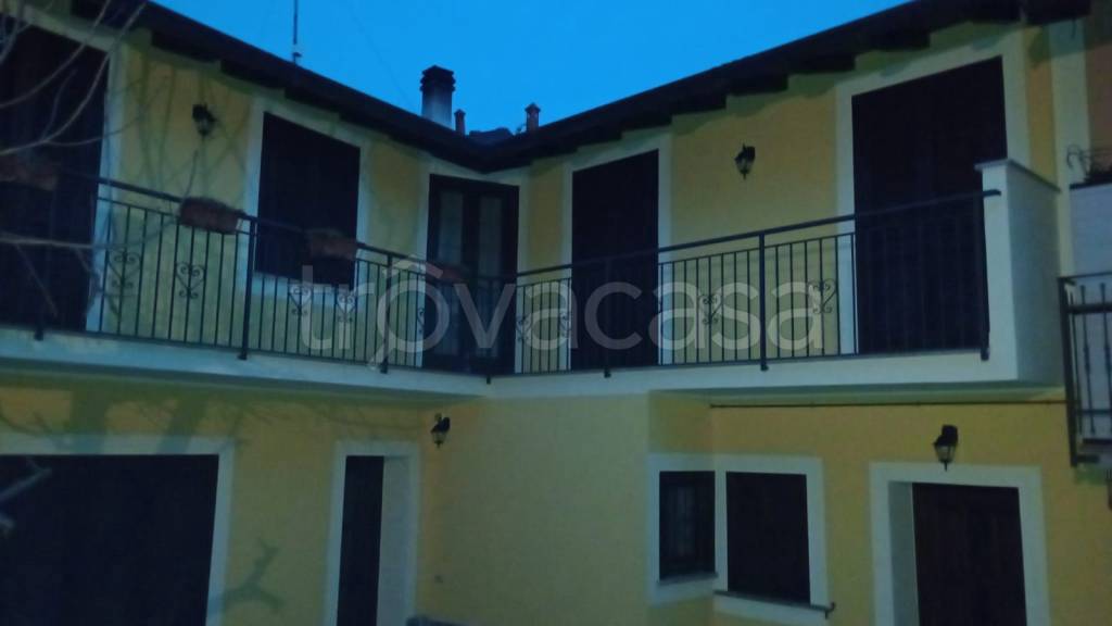 appartamento in affitto a Leggiuno in zona Cellina