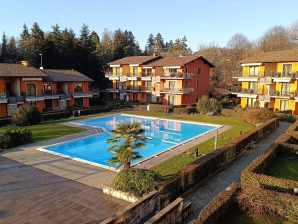 appartamento in affitto a Leggiuno in zona Arolo