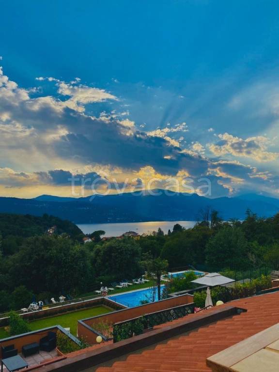 appartamento in affitto a Leggiuno in zona Mirasole