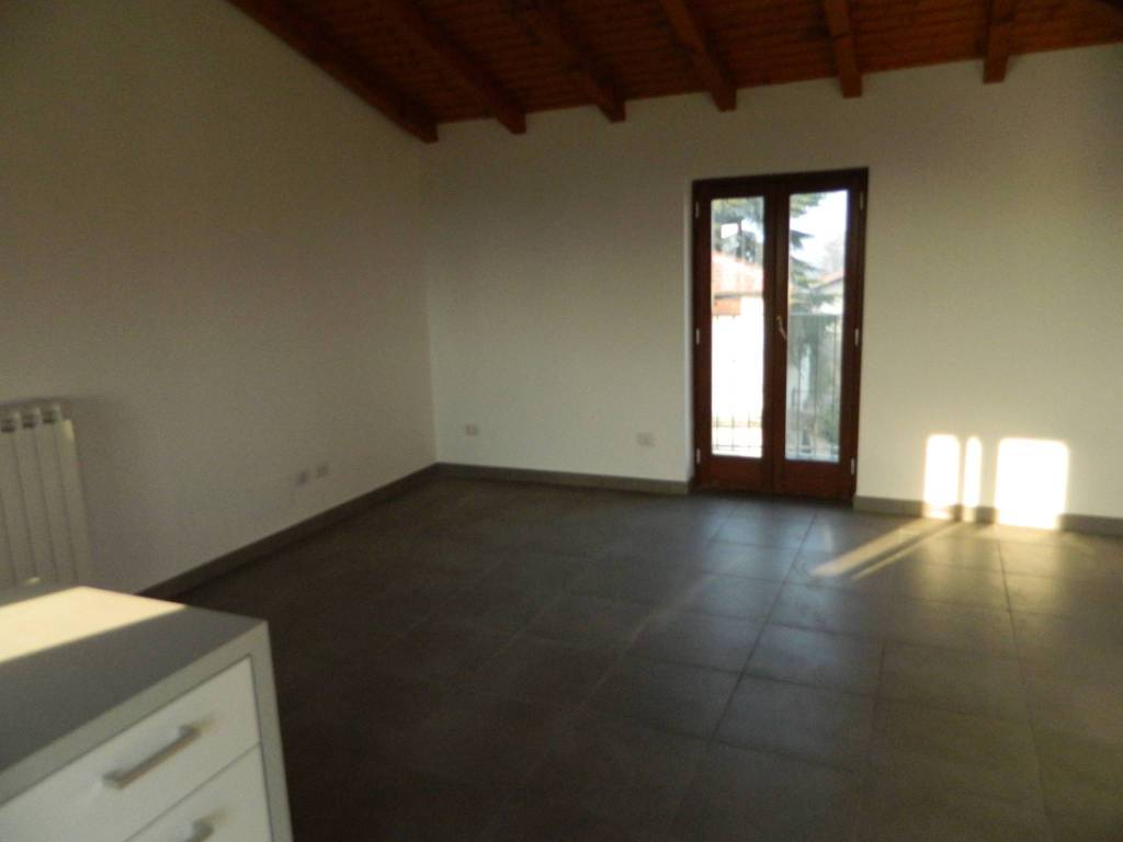 appartamento in affitto a Leggiuno