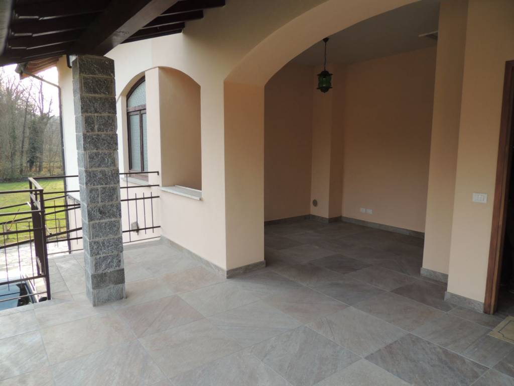 appartamento in affitto a Leggiuno