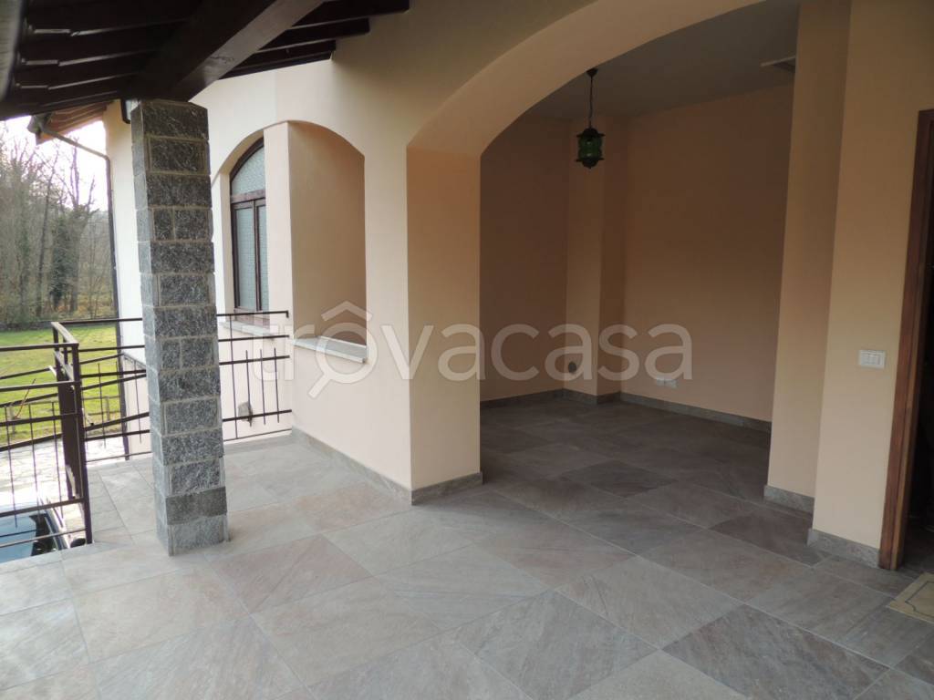 appartamento in affitto a Leggiuno