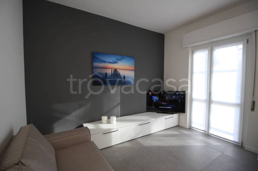 appartamento in affitto a Leggiuno in zona Reno