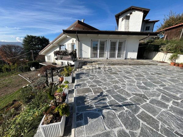 casa indipendente in affitto a Leggiuno