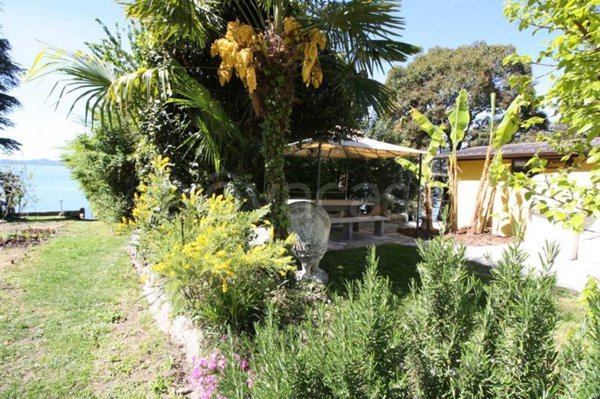 appartamento in affitto a Leggiuno in zona Arolo