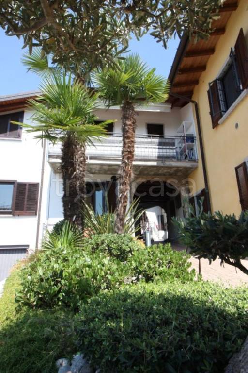 appartamento in affitto a Leggiuno in zona Arolo