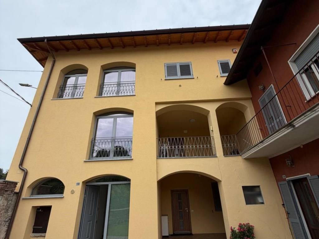 appartamento in affitto a Leggiuno