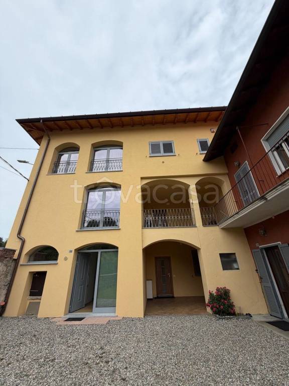 appartamento in affitto a Leggiuno