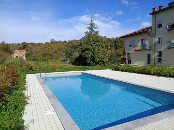 appartamento in affitto a Leggiuno in zona Reno