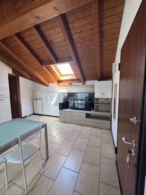 appartamento in affitto a Leggiuno