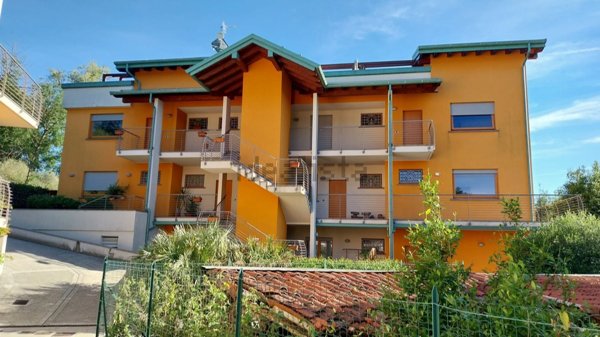 appartamento in affitto a Leggiuno in zona Arolo