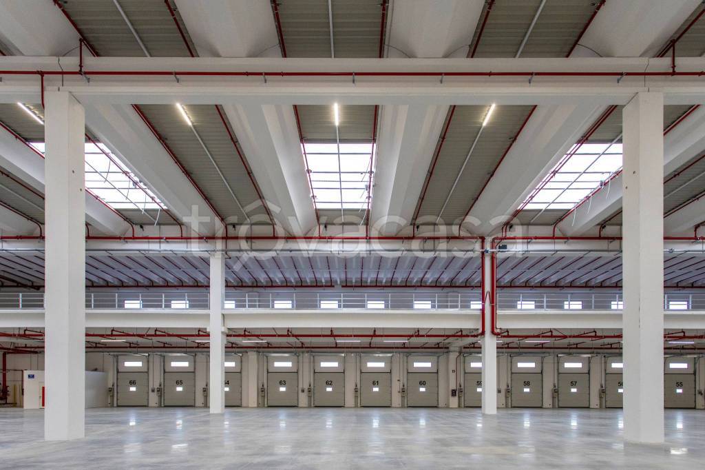 locale commerciale in affitto a Lonate Pozzolo