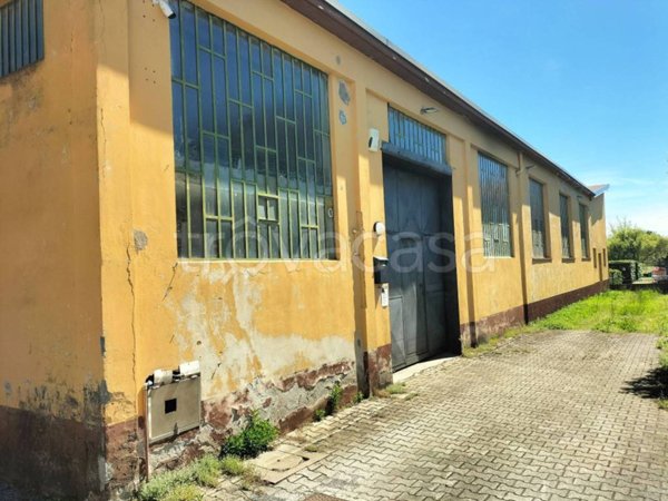 locale commerciale in affitto a Lonate Pozzolo