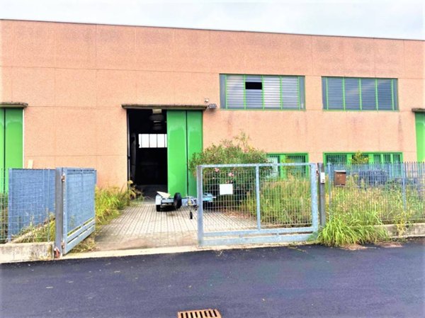 locale commerciale in affitto a Lonate Pozzolo