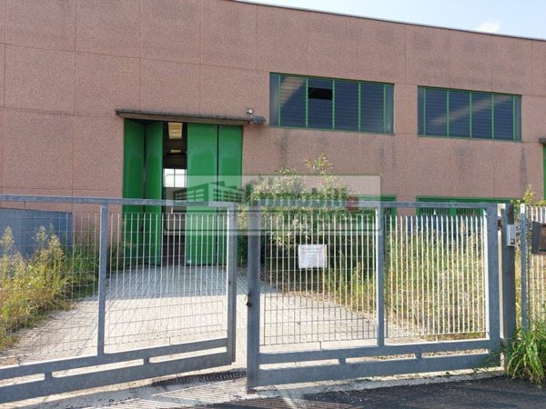 locale commerciale in affitto a Lonate Pozzolo