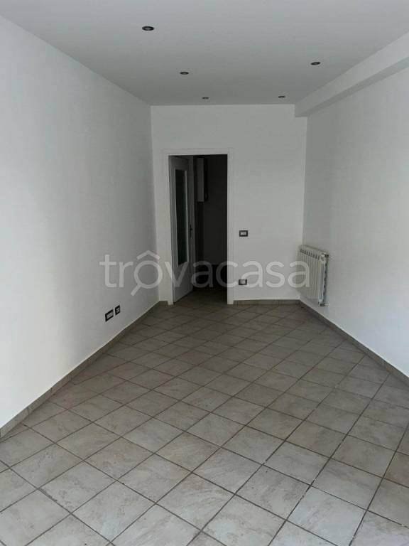 negozio in affitto a Luino