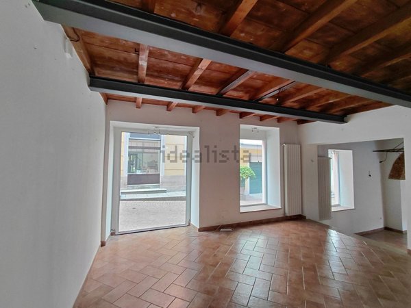 locale commerciale in affitto a Luino in zona San Pietro
