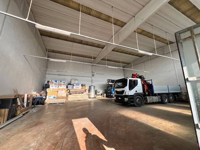 capannone in affitto a Malnate in zona San Salvatore