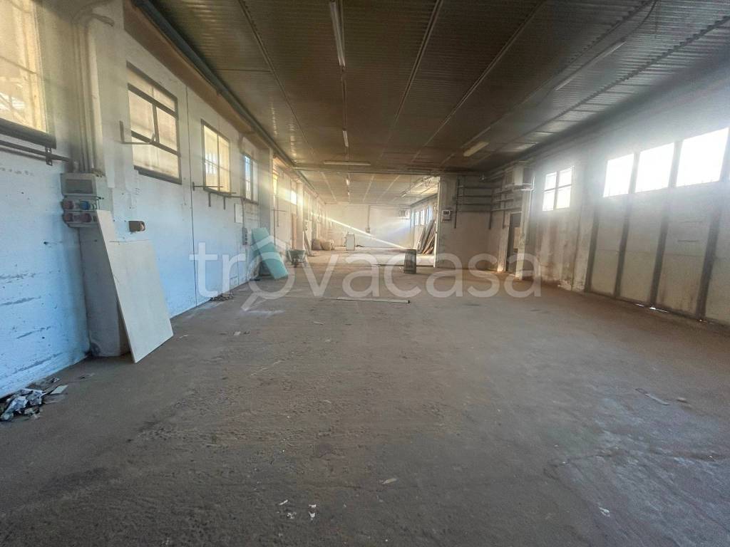 locale commerciale in affitto a Malnate