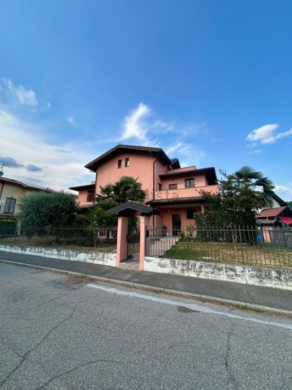 casa indipendente in affitto a Malnate in zona San Salvatore