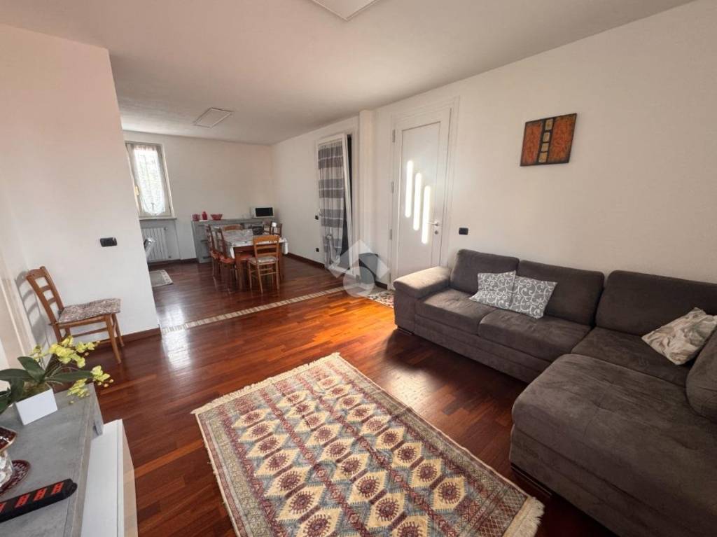 casa indipendente in affitto a Malnate