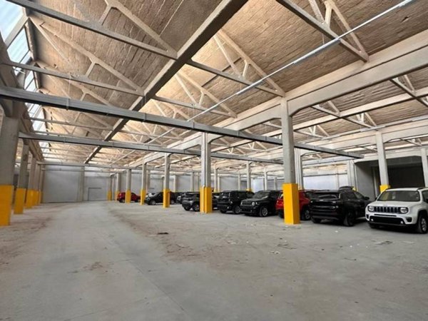 locale commerciale in affitto a Marnate