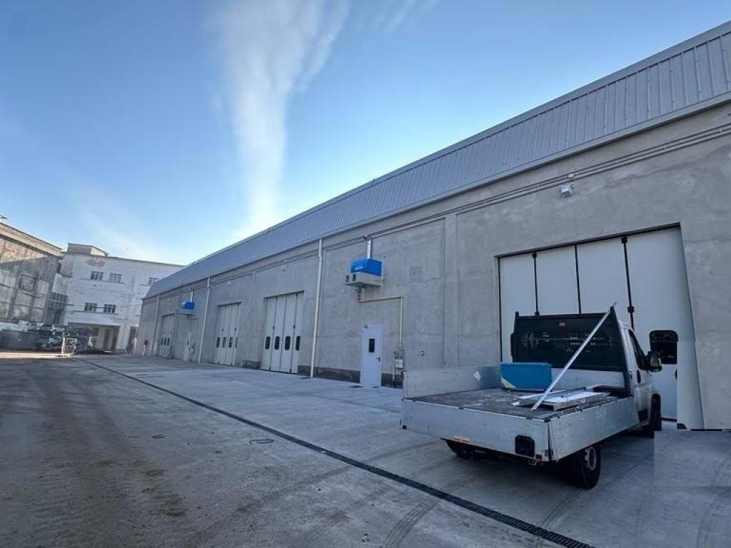 locale commerciale in affitto a Marnate