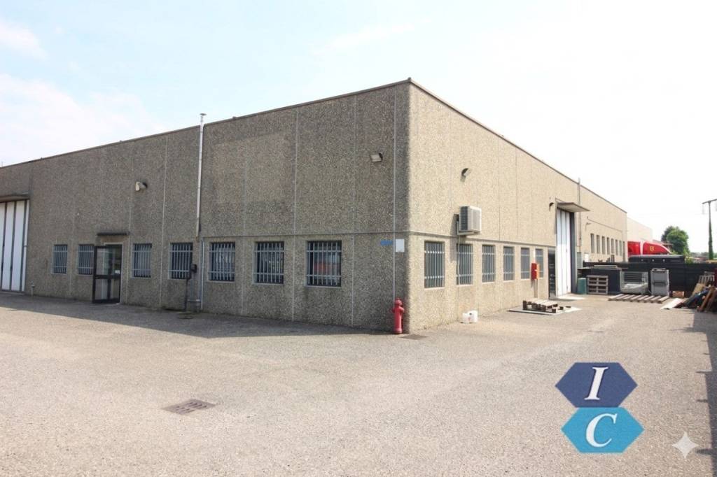 locale commerciale in affitto a Marnate