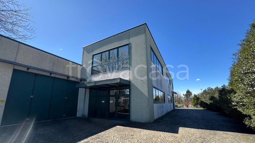locale commerciale in affitto a Mercallo
