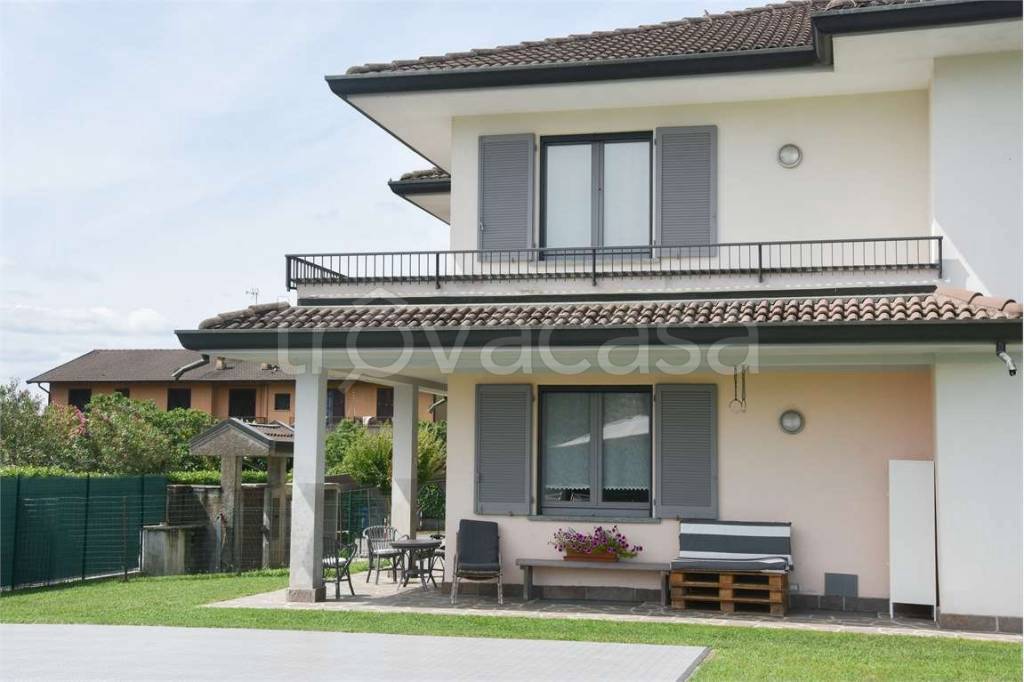 appartamento in affitto a Monvalle