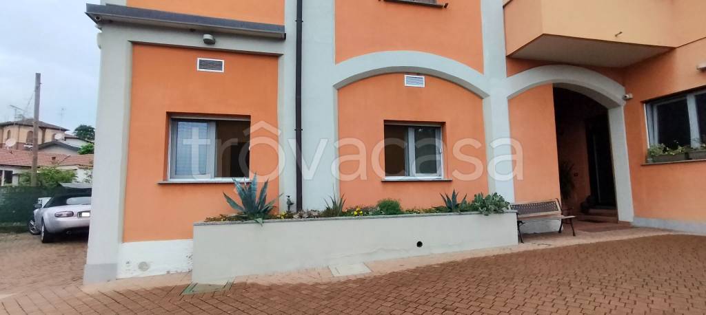 appartamento in affitto ad Oggiona con Santo Stefano in zona Santo Stefano