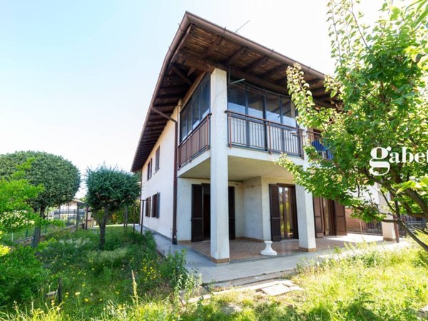 appartamento in affitto ad Oggiona con Santo Stefano in zona Santo Stefano