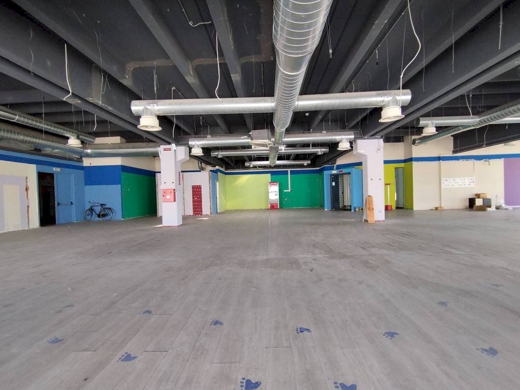 locale commerciale in affitto ad Olgiate Olona