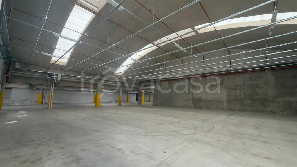 locale commerciale in affitto ad Olgiate Olona