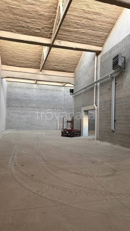 locale commerciale in affitto ad Olgiate Olona