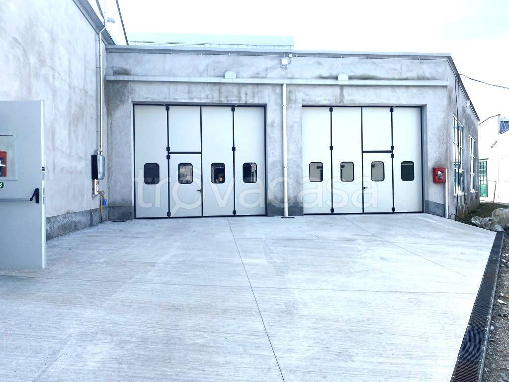 locale commerciale in affitto ad Olgiate Olona