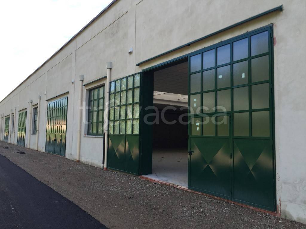 locale commerciale in affitto ad Olgiate Olona