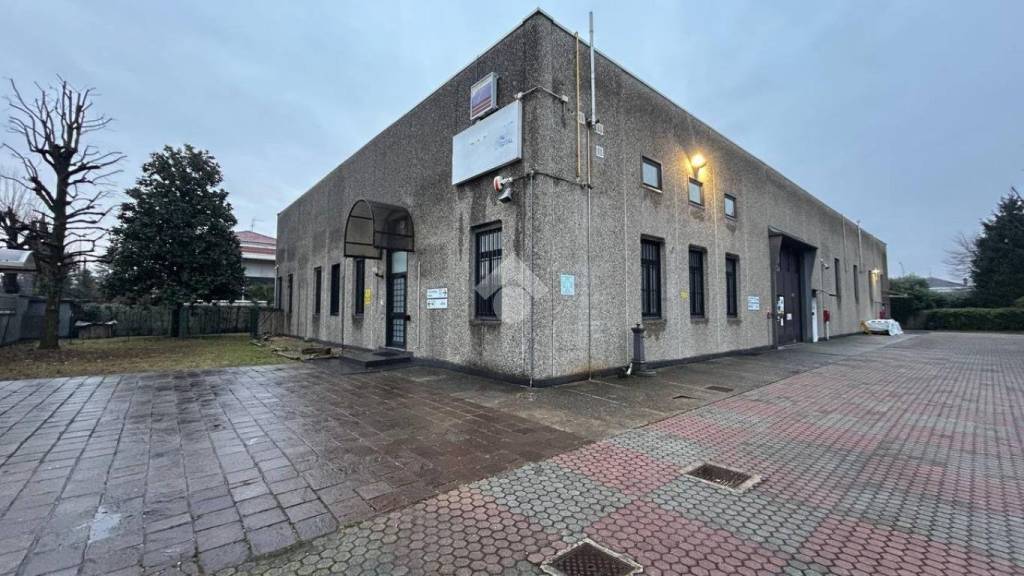 locale commerciale in affitto ad Olgiate Olona